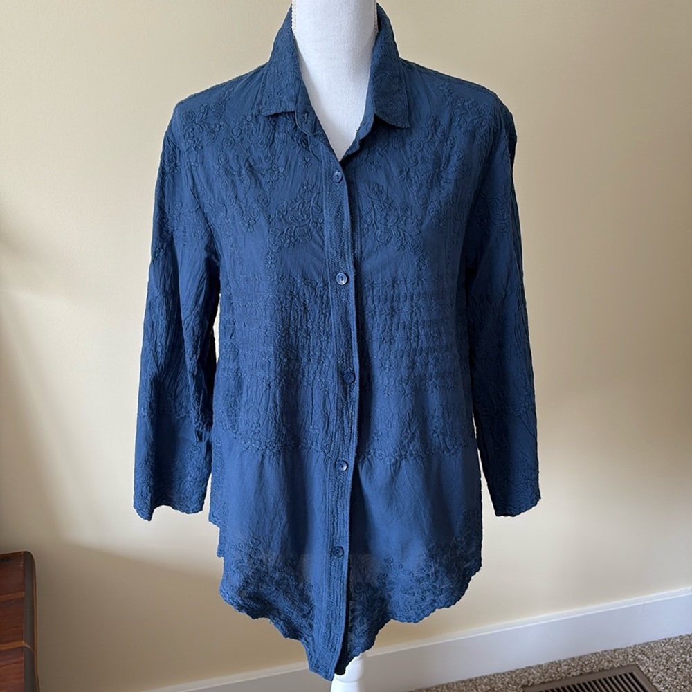 Solitaire Blue Embroidered Scalloped High Low Blouse Large